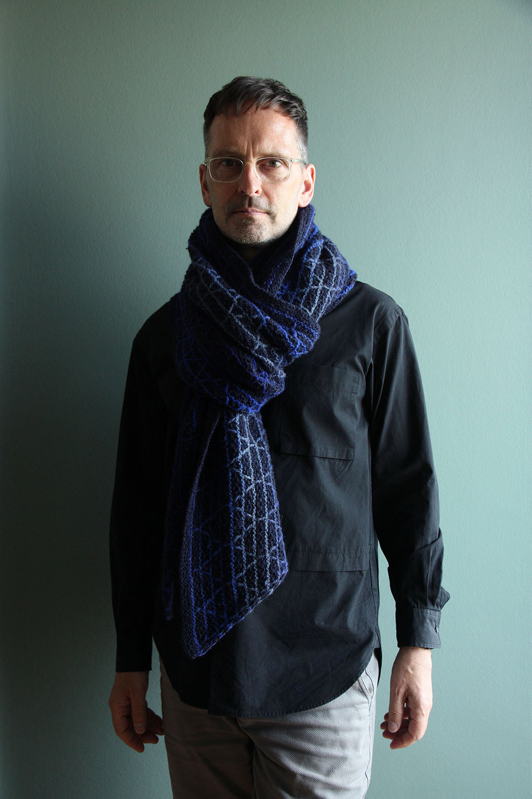 Blue Hour Scarf wir din Dundaga Wolle gestrickt