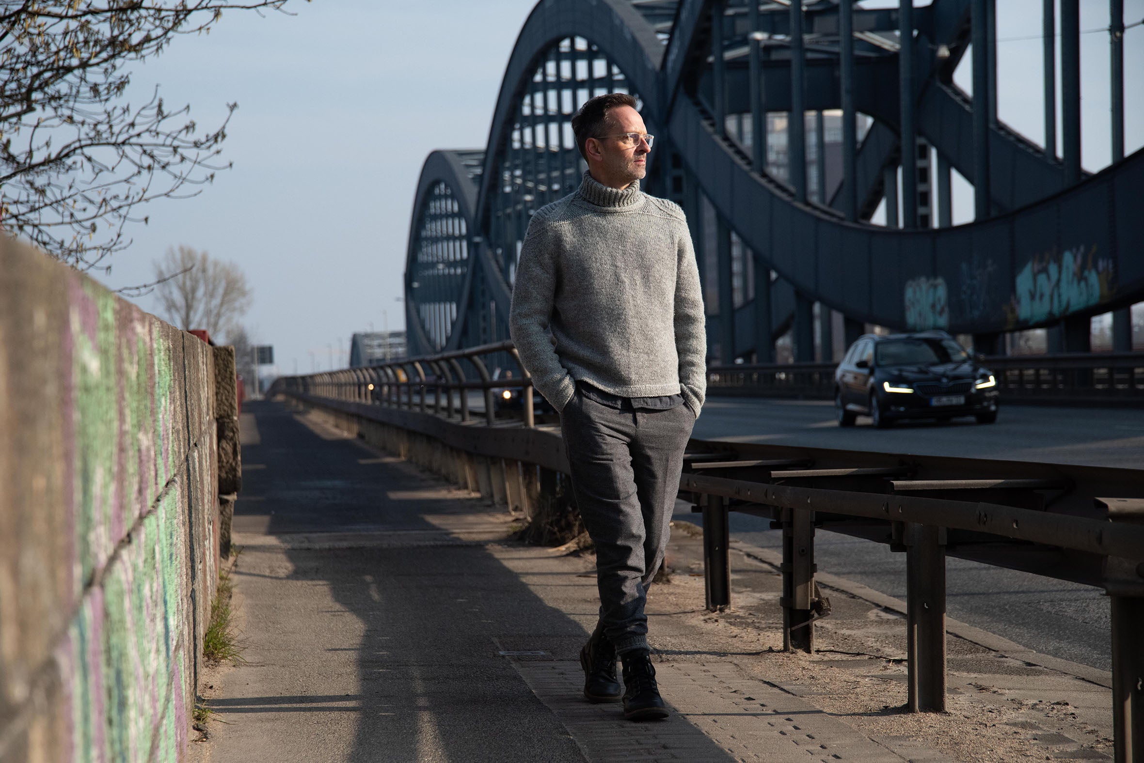 Andreas taking a walk by the Elbbrücken wearing the sweater of the same name