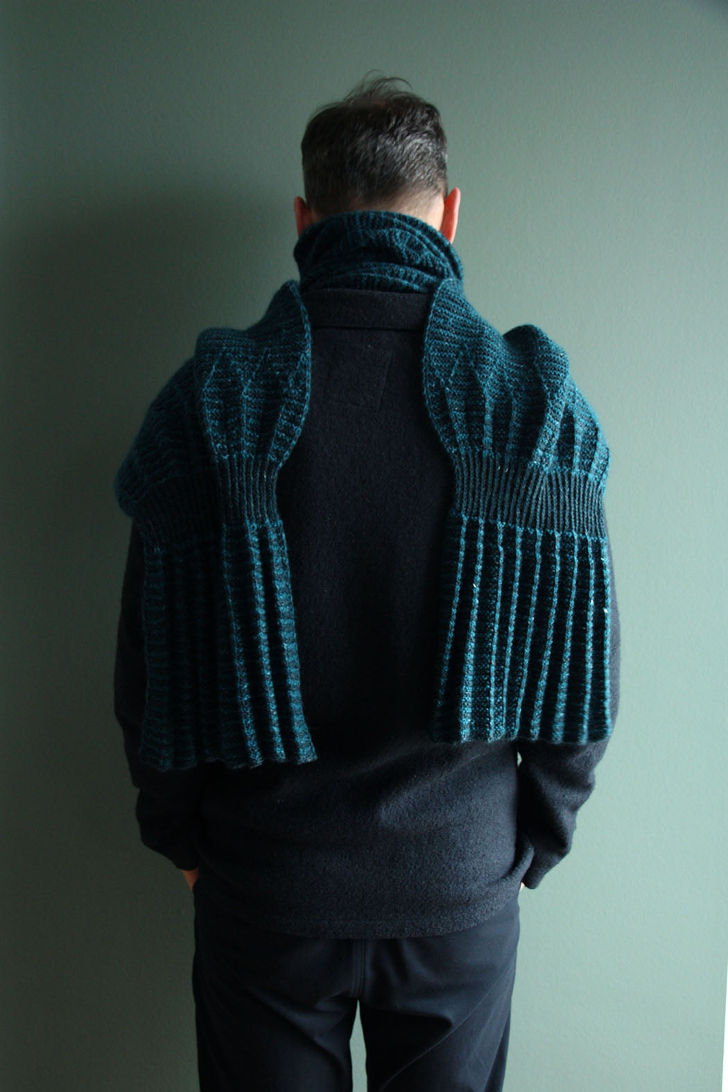 CHORD SCARF | plissierter Schal mit Mosaikmuster