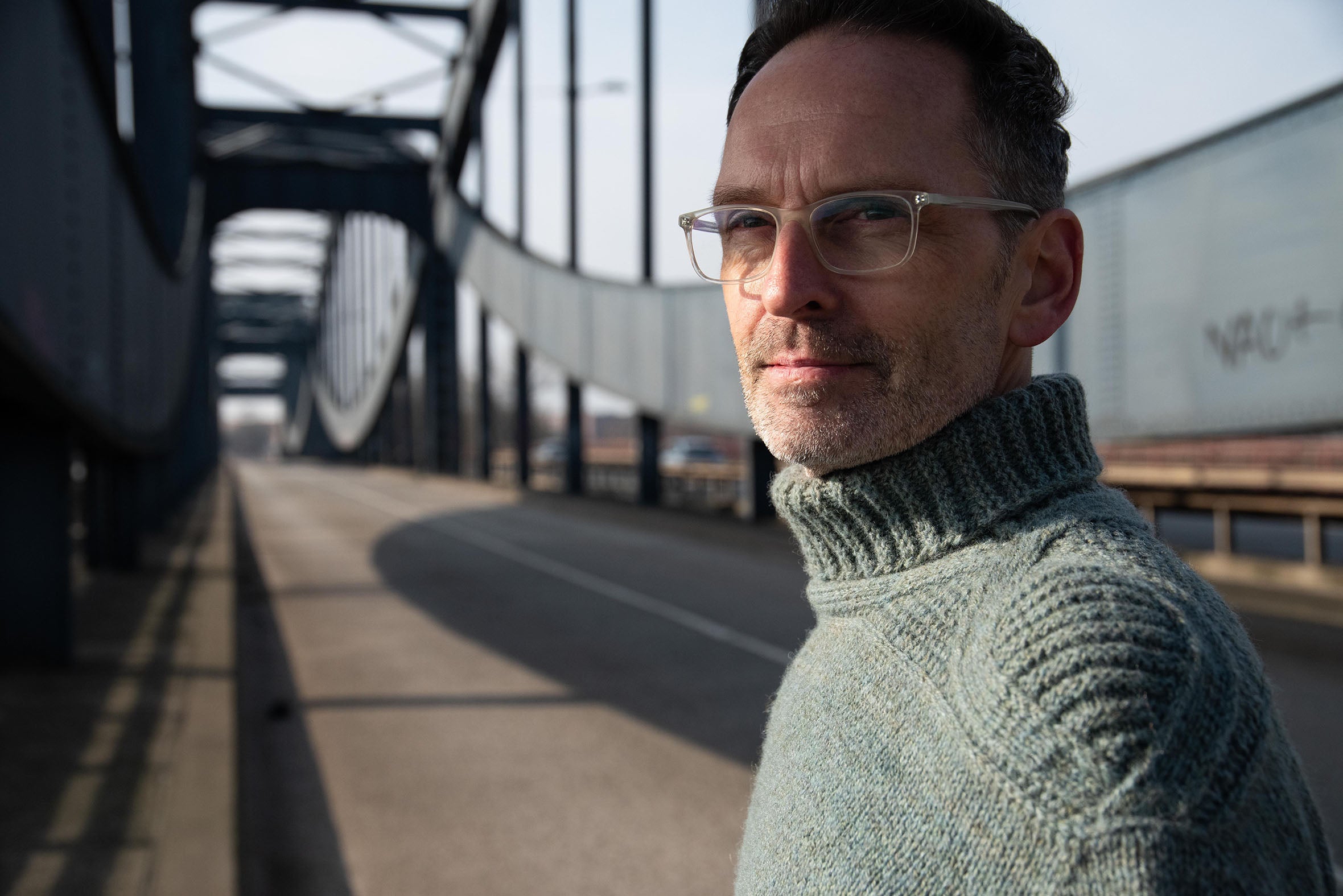 The textured Elbbrücken Pullover is a tribute to Hamburg