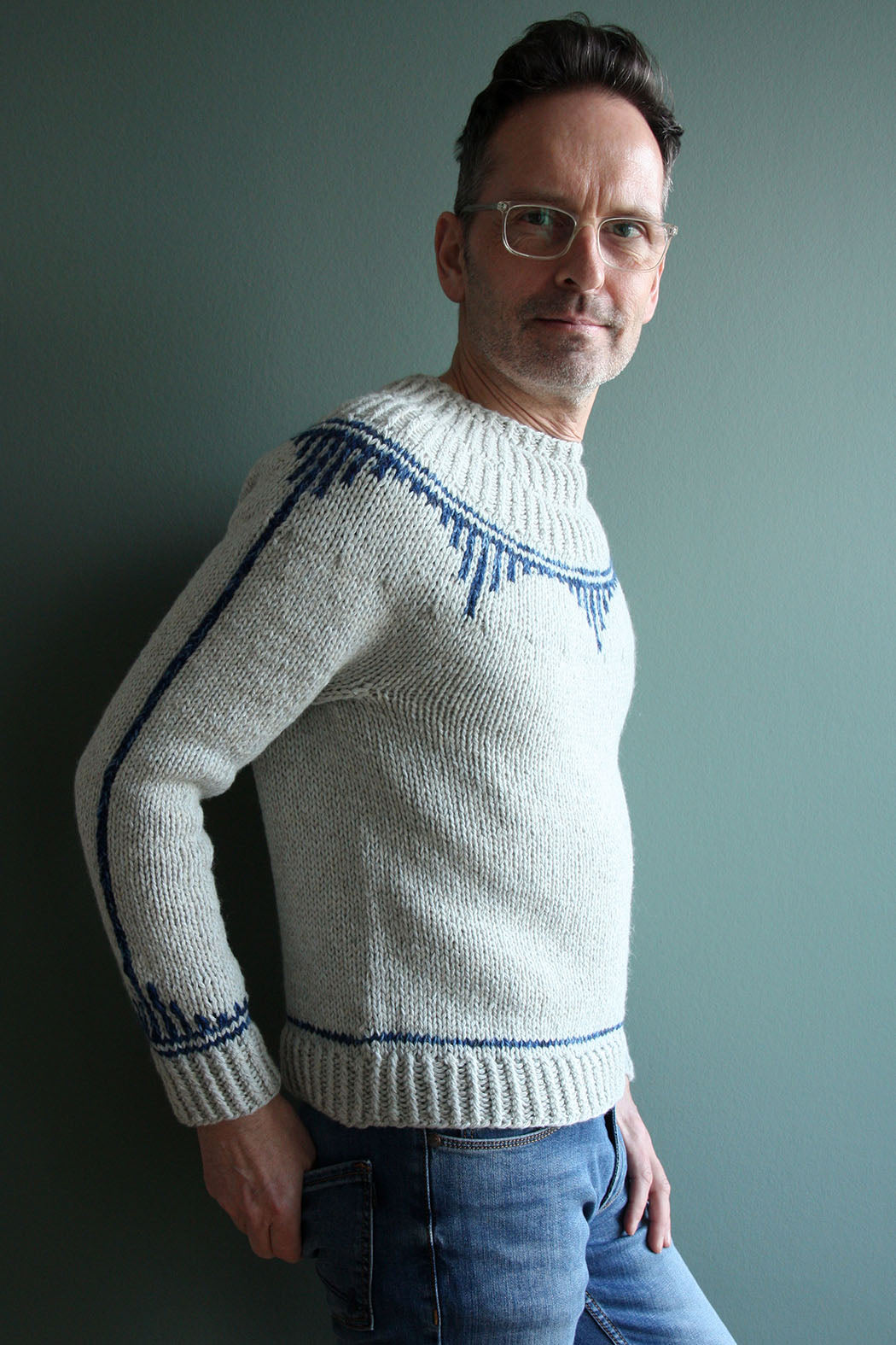 Mårvej Sweater kann auch in sturdy gestrickt werden, mit Holt Garn Supersoft und Coast